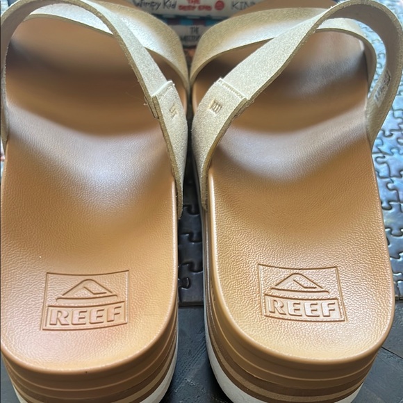 Stylish Gold Reef Slide Sandals - Picture 3 of 3